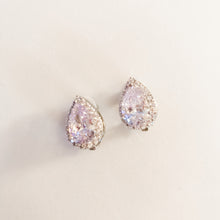 Load image into Gallery viewer, Elegant Oval Clip On Studs
