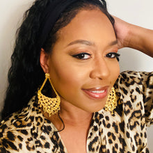 Load image into Gallery viewer, Castula